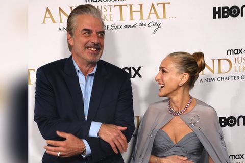 In der Zeit dieser Aufnahme war die Welt zwischen Chris Noth und Sarah Jessica Parker offenbar noch in Ordnung.