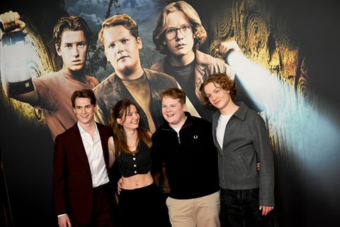 Die Schauspieler Nevio Wendt (l-r), Momo Beier, Julius Weckauf und Levi Brandl bei der Premiere. Foto: Felix Hörhager/dpa