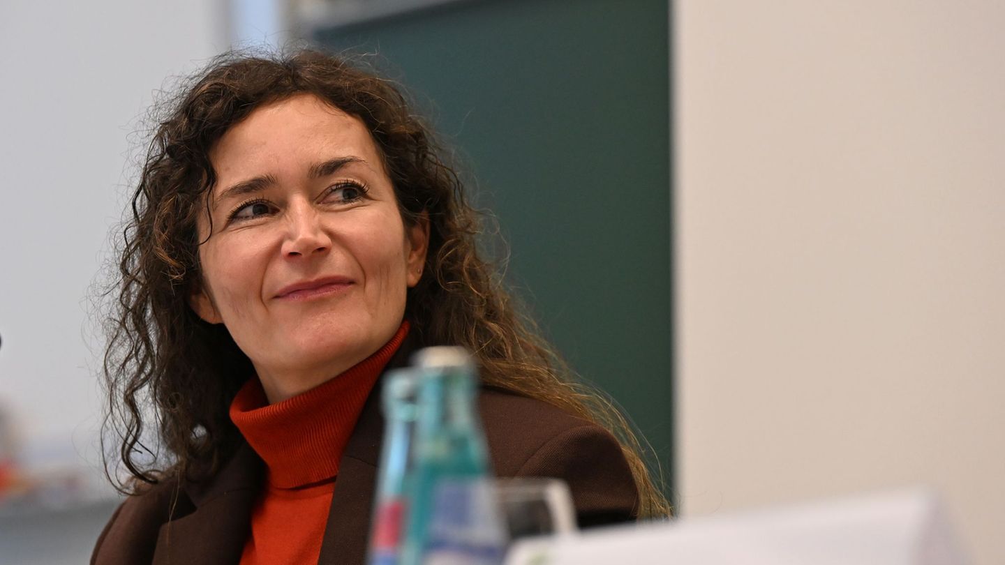 Sachsens Justizministerin Constanze Geiert (CDU) will keine strafrechtliche Verfolgung gegen verbotene Symbole an Schulen. Foto:
