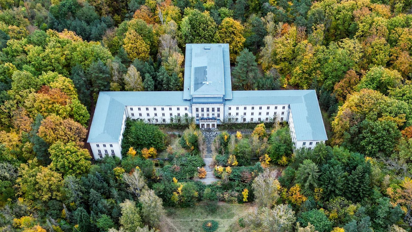 Auf dem Areal ist ein Brand ausgebrochen. (Archivbild) Foto: Britta Pedersen/dpa
