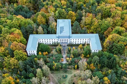 Auf dem Areal ist ein Brand ausgebrochen. (Archivbild) Foto: Britta Pedersen/dpa