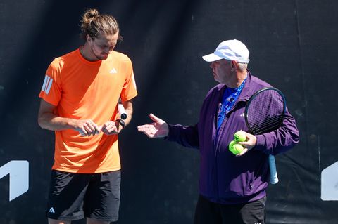 Alexander Zverev scheint der Fuß vor der Partie gegen Cameron Norrie keine Sorgen zu bereiten. Foto: Frank Molter/dpa