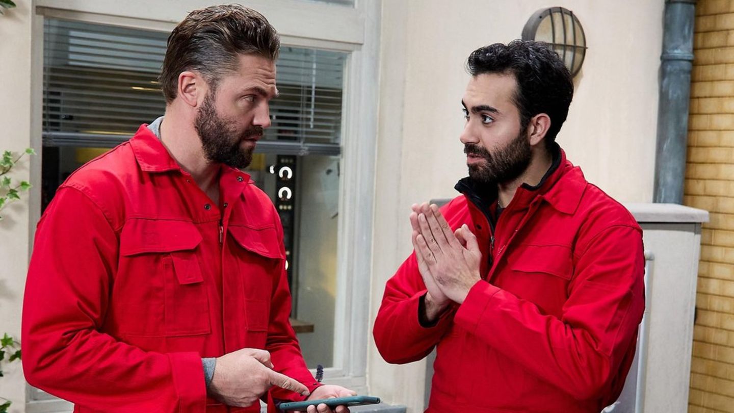 "Unter uns": Baris (Metehan Demiröz, r.) und Bambi (Ben Heinrich) müssen ihre Aktion notgedrungen früher als gedacht starten.