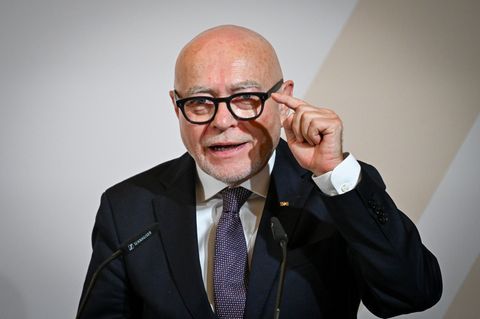 Udo Di Fabio hat ein Rechtsgutachten zur Beurlaubungspraxis von beamteten Staatssekretären verfasst. (Archivbild) Foto: Soeren S