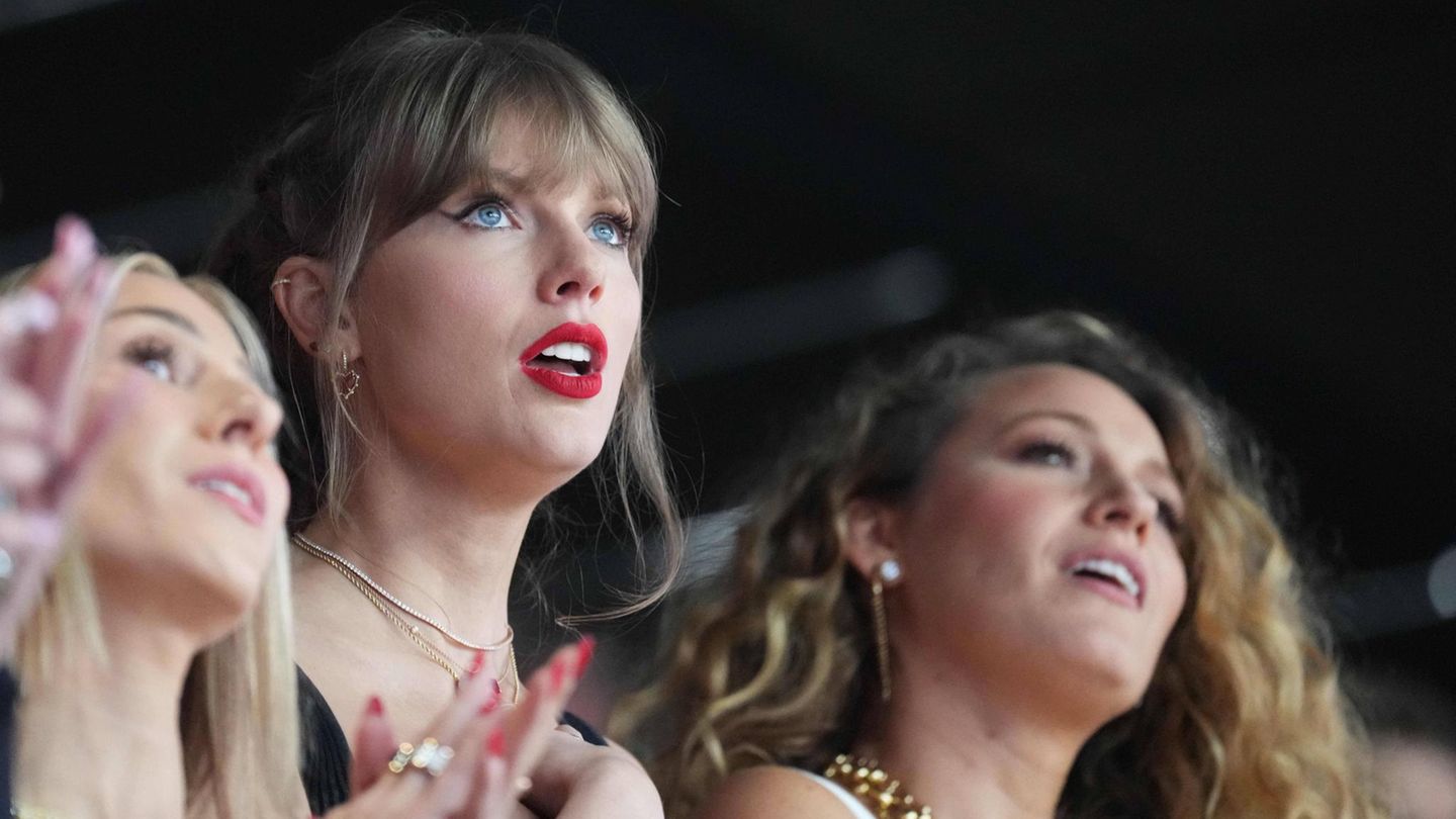 Taylor Swift und Blake Lively beim Superbowl im Jahr 2024