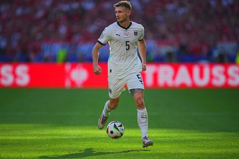Der Österreicher Stefan Posch wechselt auf Leihbasis zum FSV Mainz 05. (Archivbild) Foto: Michael Kappeler/dpa