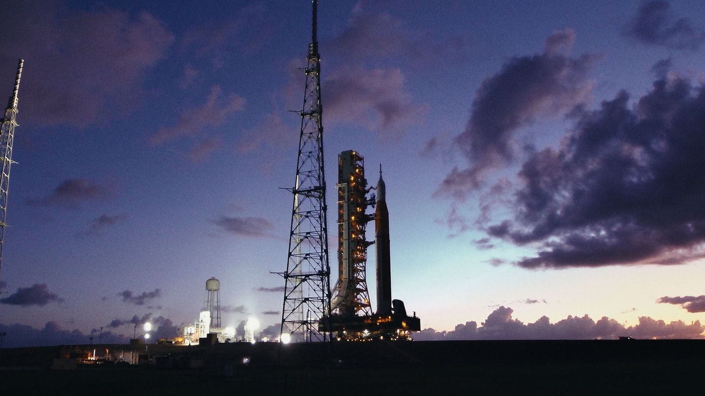 Die Rakete der "Artemis 1"-Mission kurz vor dem Lift-off in den Orbit. Der Flug 2022 war unbemannt.