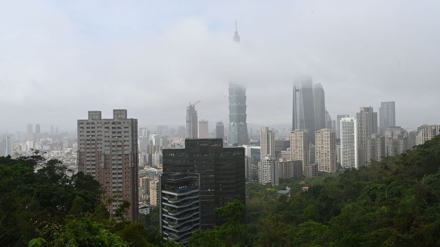 508 Meter, nur Glas, Stahl und Beton: Der Taipeh 101. Foto: Johannes Neudecker/dpa