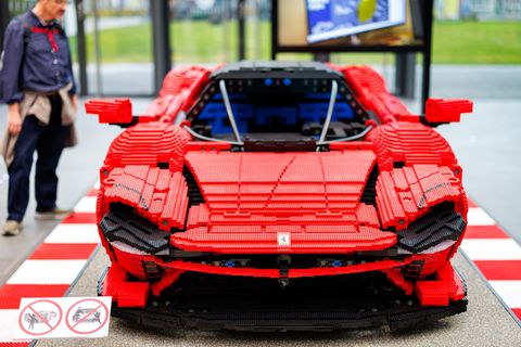 Erwachsene können sich Spielzeuge leisten, von denen sie als Kind nur träumen konnten. (Archivbild) Foto: Daniel Karmann/dpa