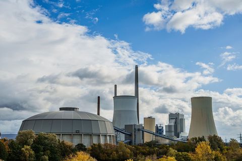 Das Kraftwerk Staudinger wird Standort neuer Energie-Infrastruktur. (Archivbild) Foto: Andreas Arnold/dpa
