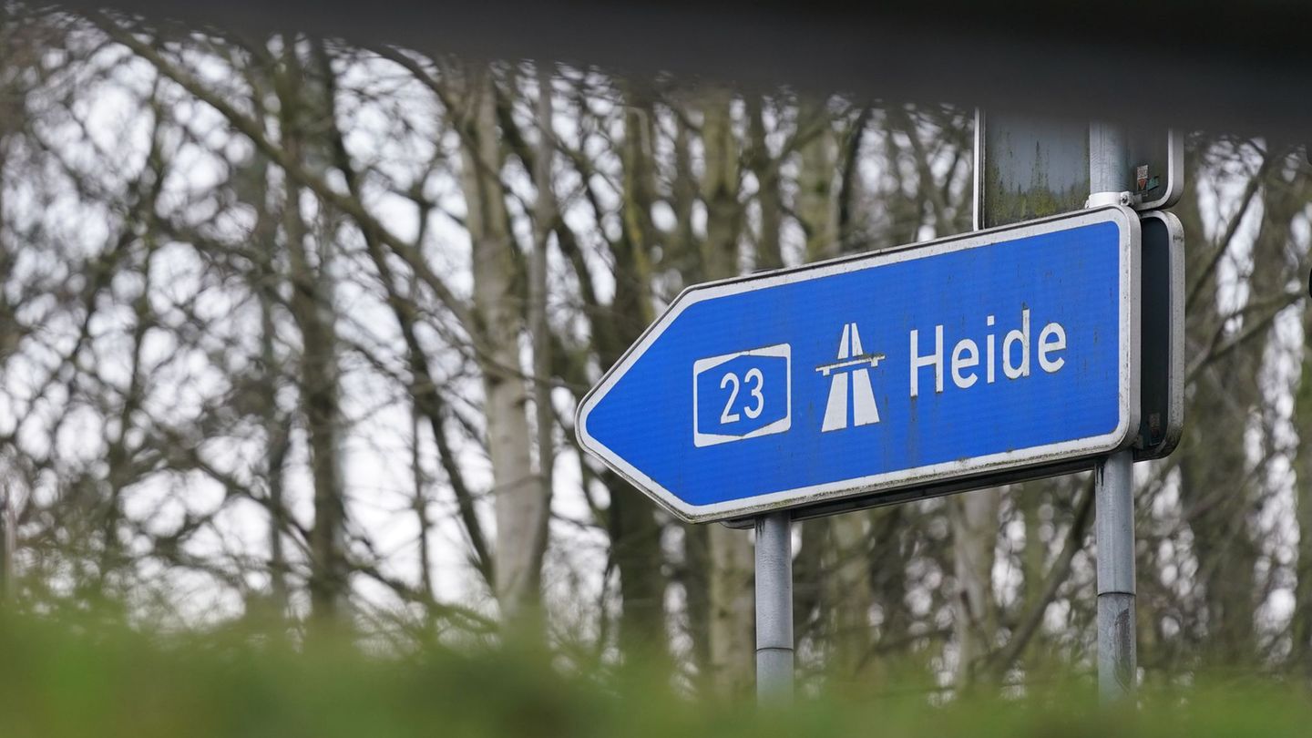 Die Autobahn 23 wird am frühen Freitagmorgen auch in Richtung Heide für mehrere Stunden gesperrt. (Symbolbild) Foto: Marcus Bran