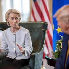 Ursula von der Leyen im Gespräch mit Donald Trump, 2025