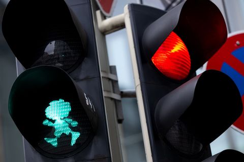 Eine Ampel hat er schon - aber sollte der Pumuckl auch Namensgeber einer Straße werden? (Symbolbild) Foto: Sven Hoppe/dpa
