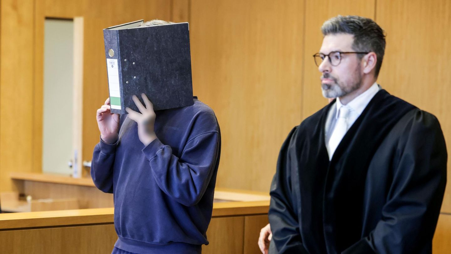 Der Pfleger im November im Saal des Aachener Landgerichts