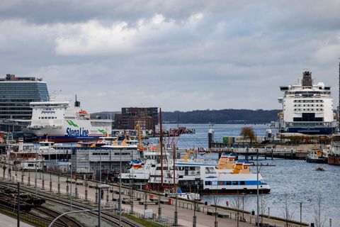 Der Seehafen Kiel hat 2025 ein höheres Passagieraufkommen gehabt. (Archivbild) Foto: Axel Heimken/dpa