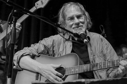 Tucker Zimmerman bei einem seiner letzten Konzerte in Berlin Kreuzberg im November 2024.