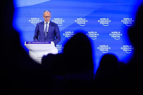 Bei seiner Rede auf dem Weltwirtschaftsforum wirkt Friedrich Merz nicht entspannt