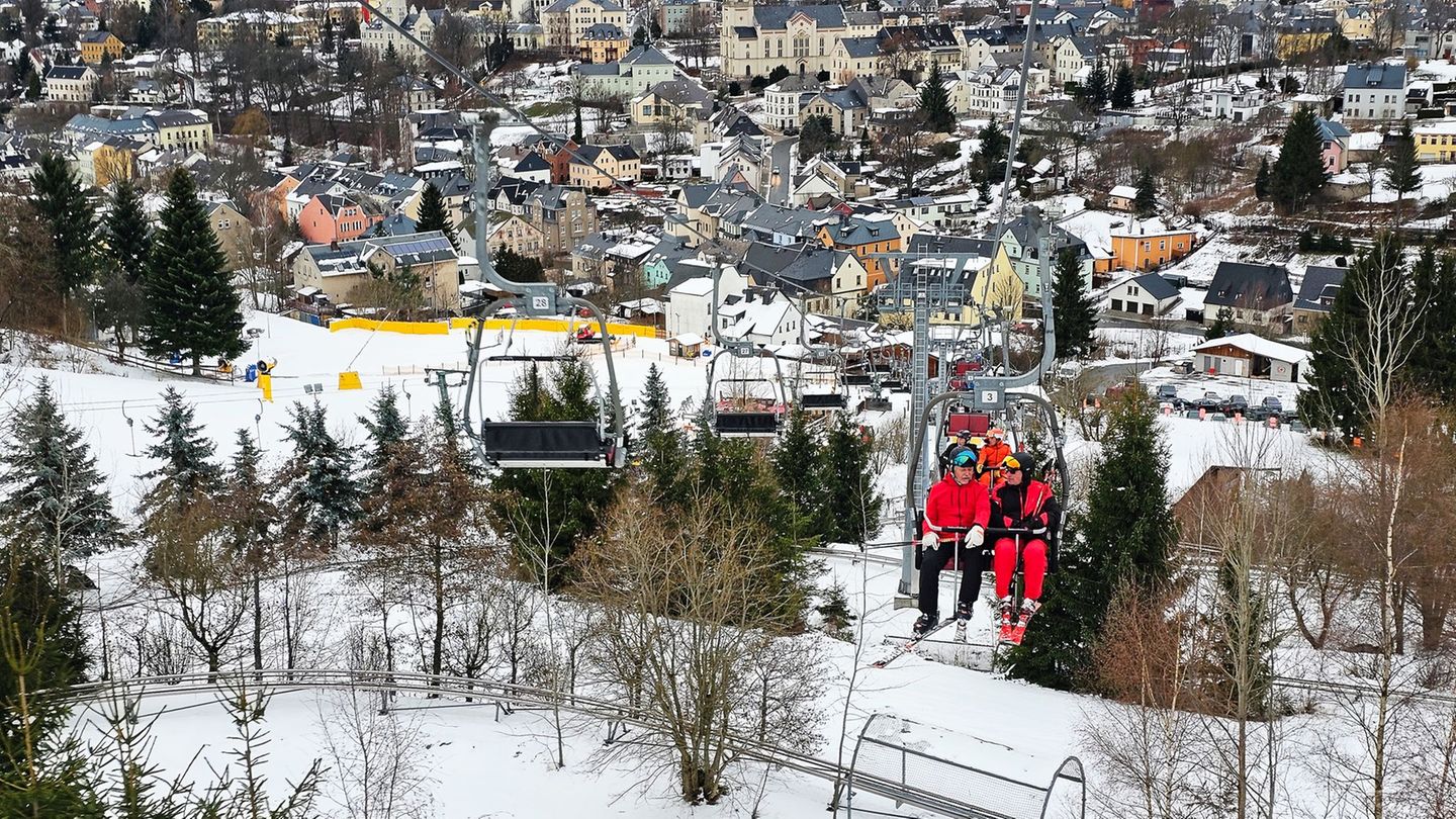Zum Start in das Wochenende bleibt das Wetter heiter und trocken. (Symbolbild) Foto: Mike Müller/dpa