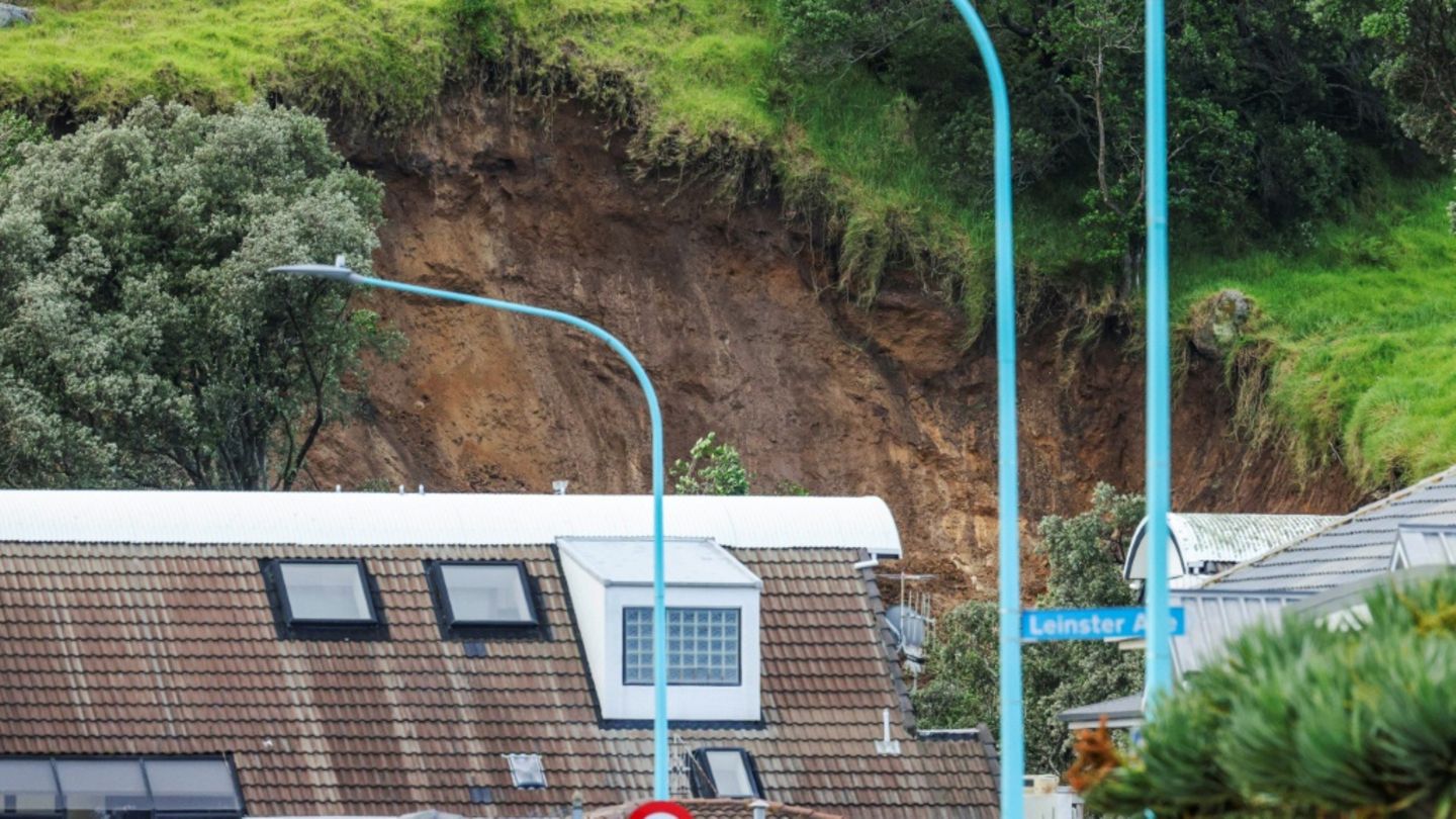 Bergungseinsatz nach Erdrutsch auf Campingplatz am Mount Maunganui