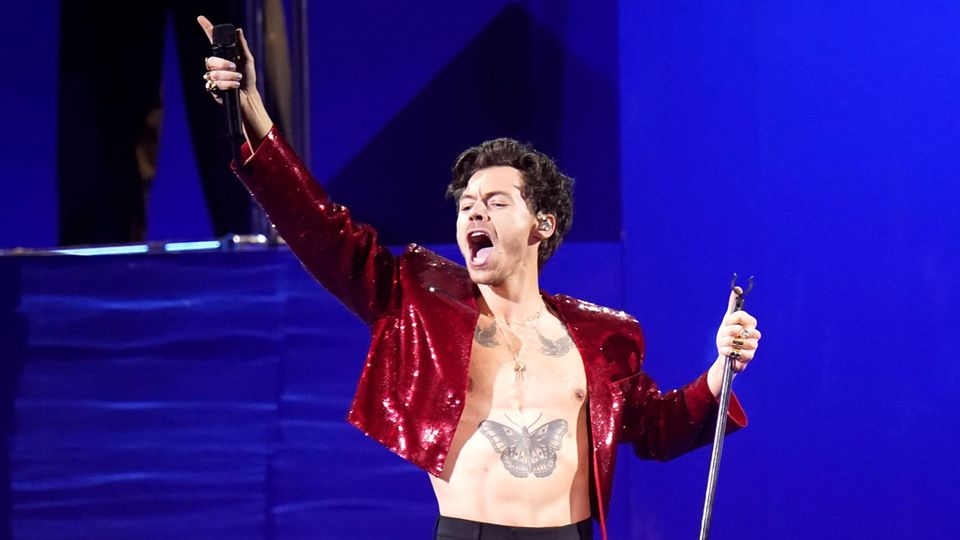 Harry Styles bei seinem Auftritt bei den Brit Awards 2023 in London