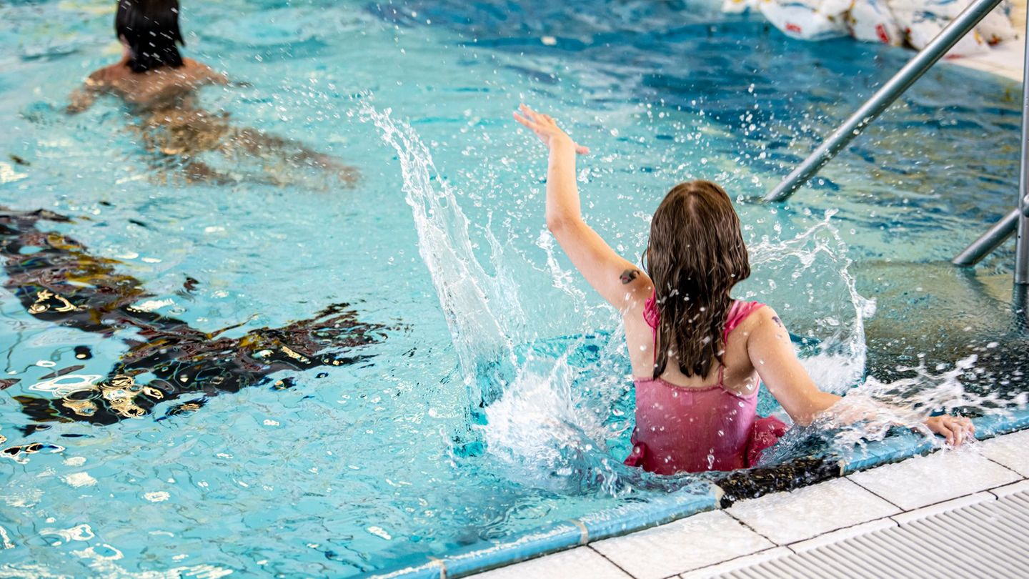 Der Umbau der Therme soll insgesamt mehr als 22 Millionen Euro kosten. (Symbolbild) Foto: Fabian Sommer/dpa