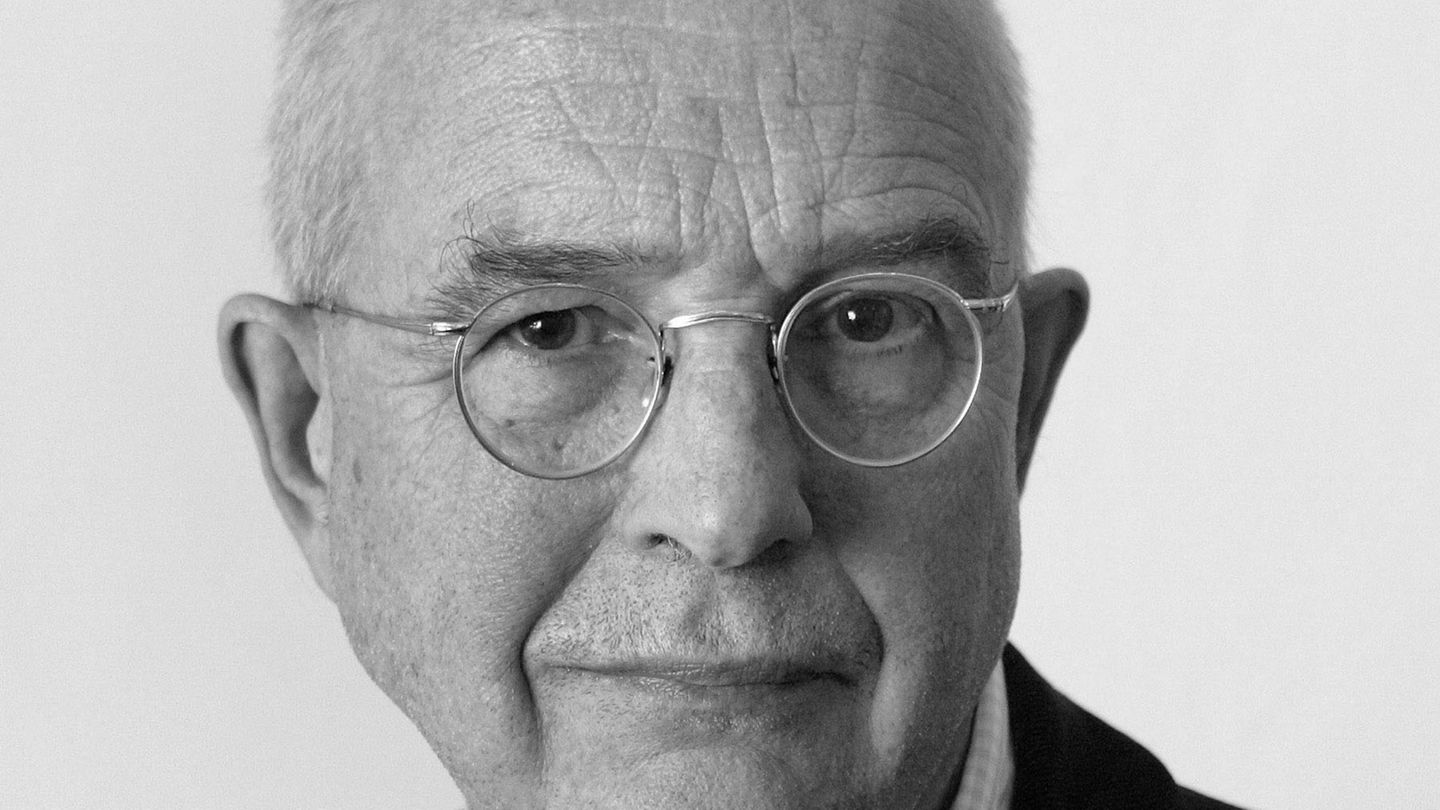 Das Deutsche Theater trauert um seinen früheren Intendanten Bernd Wilms. (Archivbild) Foto: Soeren Stache/dpa