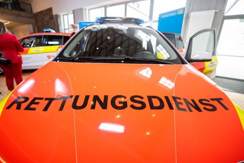 Wenn nicht gleich ein Rettungswagen nötig ist, kommt in Bayern jetzt immer öfter ein Rettungseinsatzfahrzeug. (Archivbild) Foto: