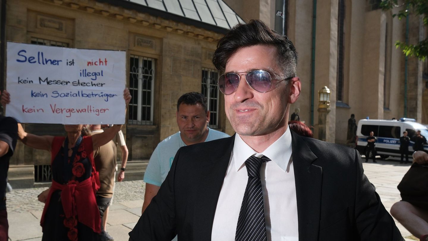 Der Rechtsextremist Martin Sellner will einen Vortrag über die sogenannte Remigration halten. (Archivbild) Foto: Sebastian Willn