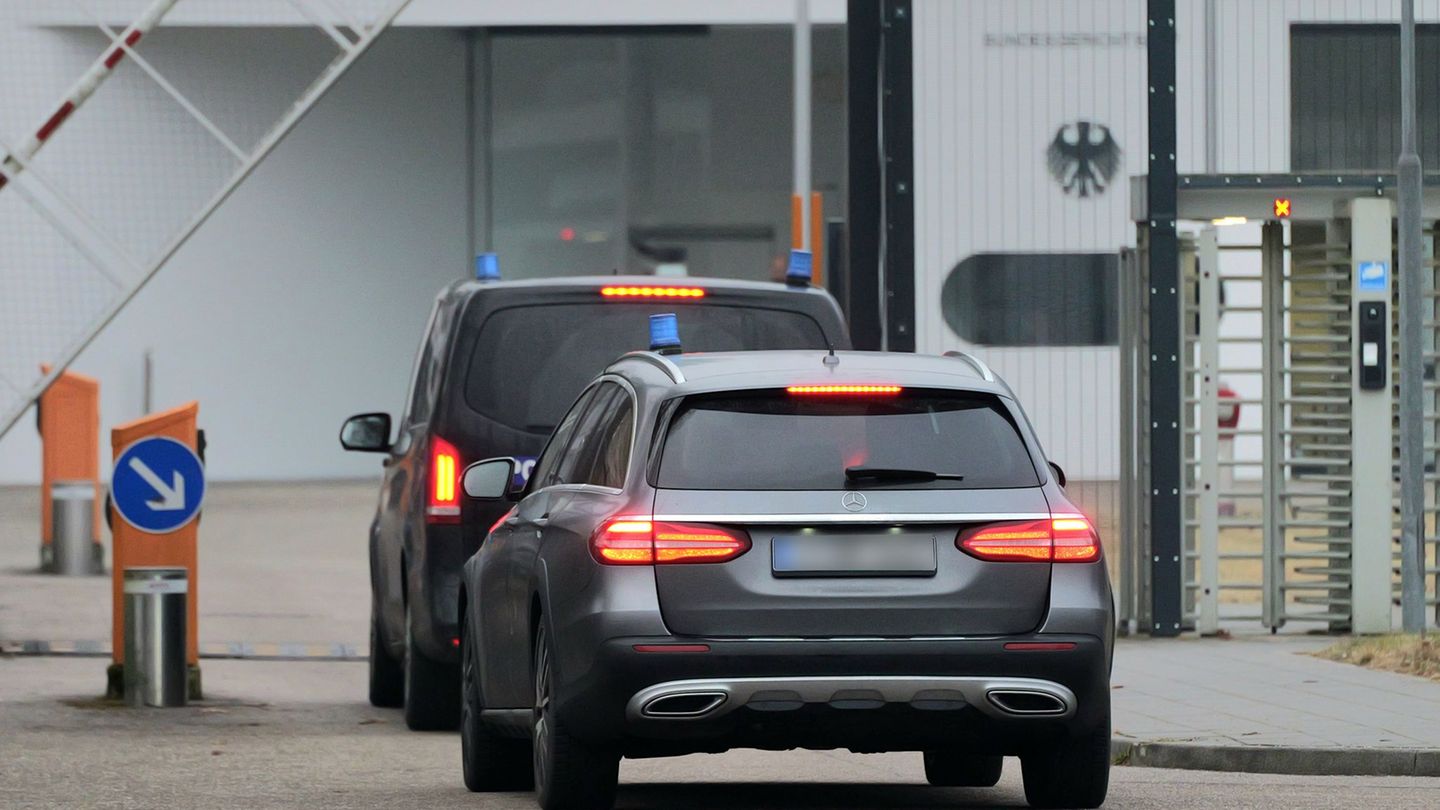 Die Beschuldigten wurden dem Ermittlungsrichter am Bundesgerichtshof vorgeführt. Foto: Rene Priebe/dpa