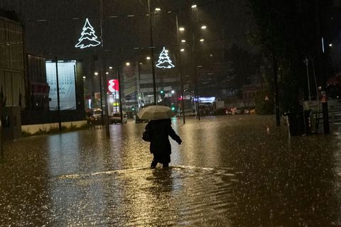 Der Sturm richtete in verschiedenen Ländern des Mittelmeers - wie hier in Griechenland - erhebliche Schäden an. Foto: Petros Gia