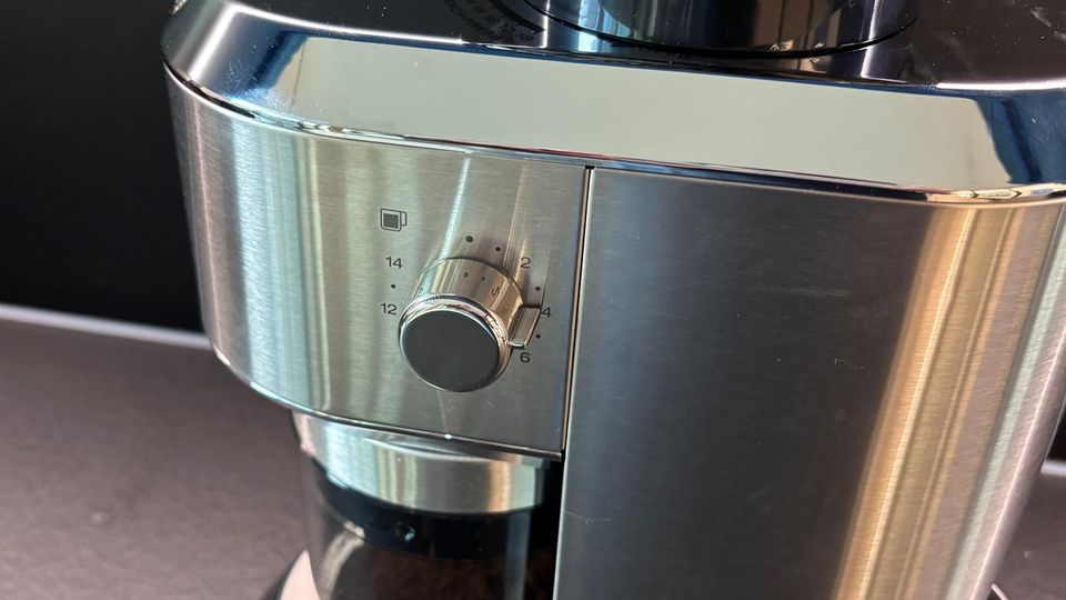 Kaffeemühlen im stern-Test: Detail der De'Longhi Dedica KG520