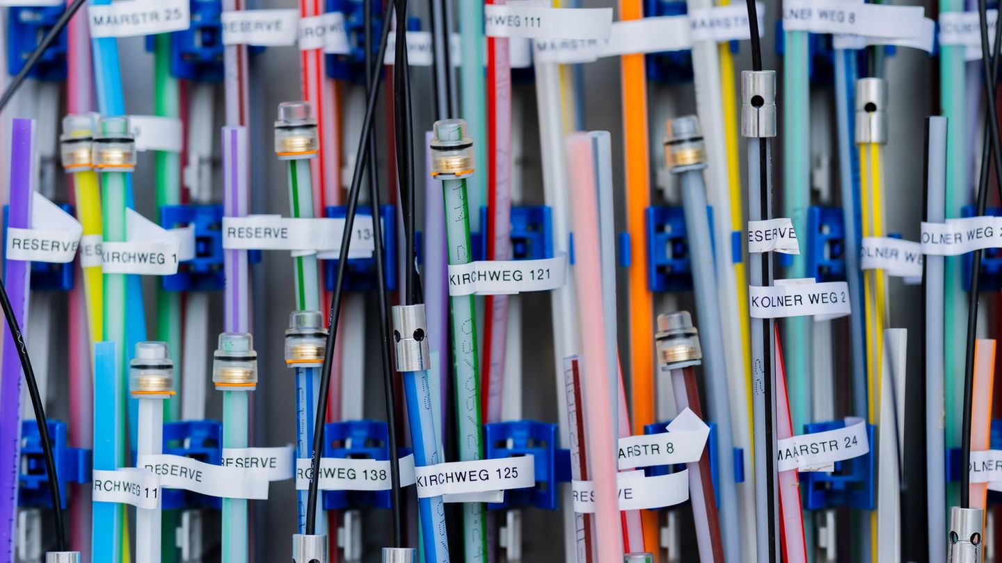 Die Telekom möchte, dass mehr Kunden den vorhandenen Glasfaseranschluss auch tatsächlich buchen. (Symbolbild) Foto: Rolf Vennenb