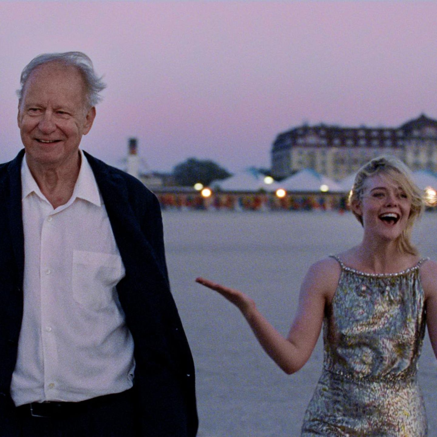 Szenenbild mit Stellan Skarsgard und Elle Fanning