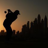 Dubai, Vereinigte Arabische Emirate. Fast wirkt es, als wolle Romain Langasque den Golfball über die ganze Stadt dreschen. Tatsächlich peilt der Franzose nur beim eintägigen Golfturnier Hero Dubai Desert Classic 2026 Loch 8 an
