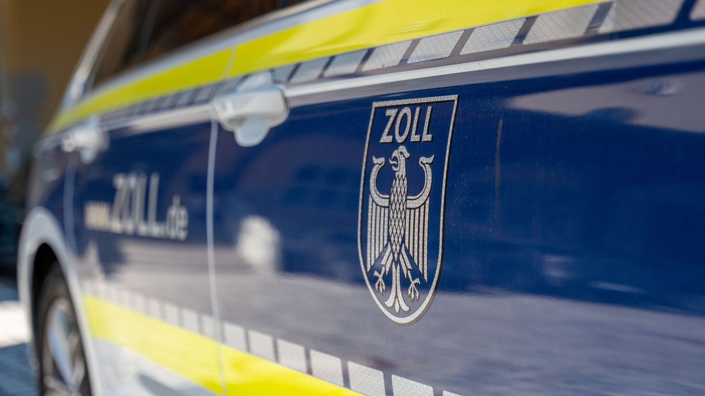 Das Zollfahndungsamt Essen hat die Lieferungen des jetzt gefassten Unternehmers aus Dortmund überwacht - und wurde fündig. (Symb