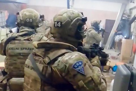 "Action Day" gegen Drogennetzwerk: Bodycam-Aufnahmen zeigen Zugriff in Polen