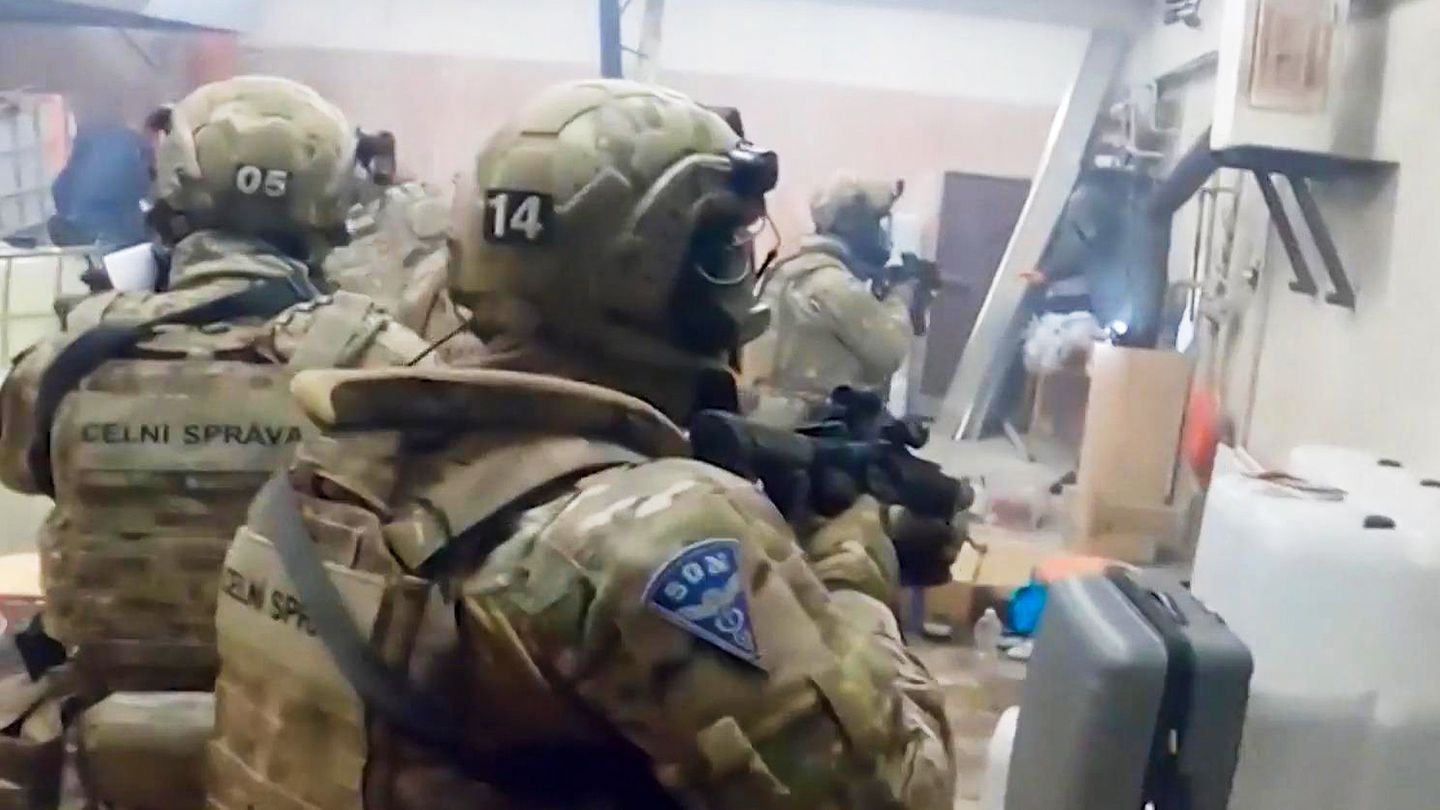 Europol-Action-Day-gegen-Drogennetzwerk-Bodycam-Aufnahmen-zeigen-Zugriff-in-Polen