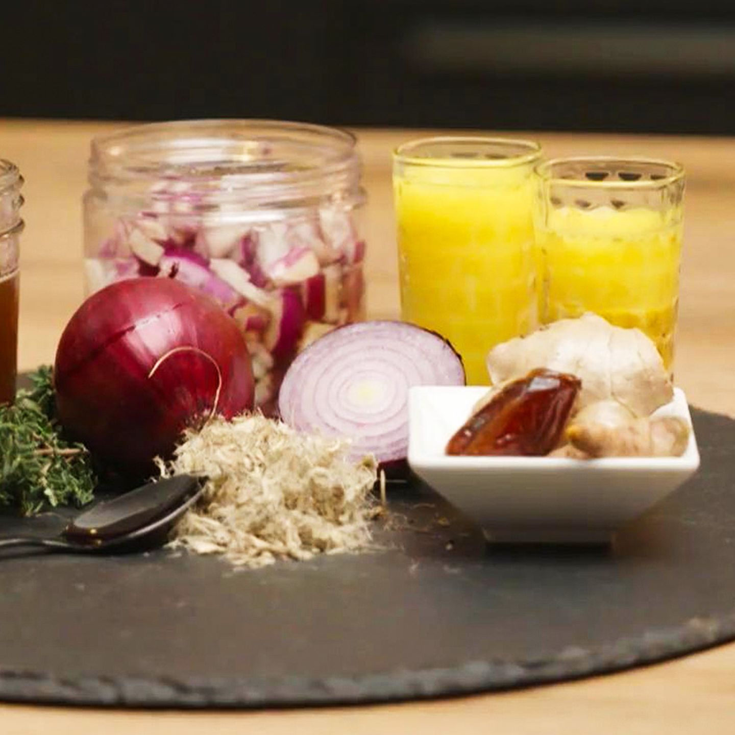 Welche Hausmittel wirklich durch den Winter helfen – Erkältungsdrinks im Test