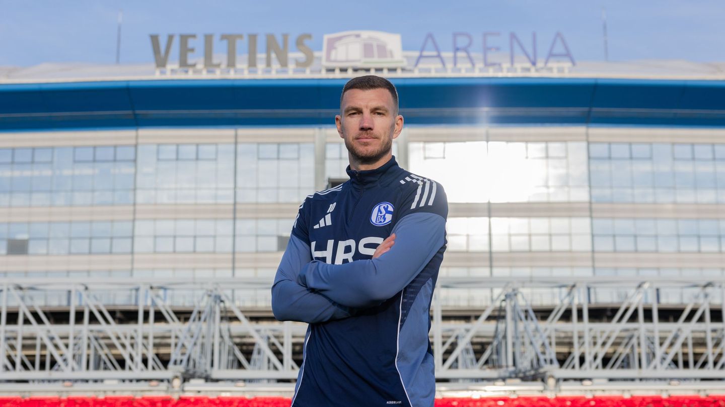 Edin Dzeko will zukünftig in der 2. Bundesliga stürmen. Foto: Rolf Vennenbernd/dpa