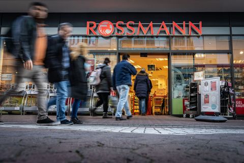 Rossmann gehört nach eigenen Angaben zu den größten Drogeriemarktketten in Europa – und sagt nun den klassischen Apotheken den K