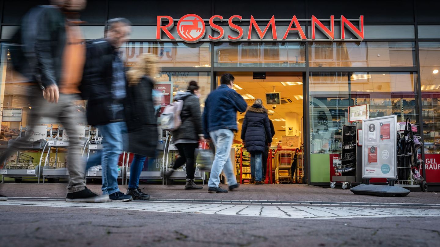 Rossmann gehört nach eigenen Angaben zu den größten Drogeriemarktketten in Europa – und sagt nun den klassischen Apotheken den K