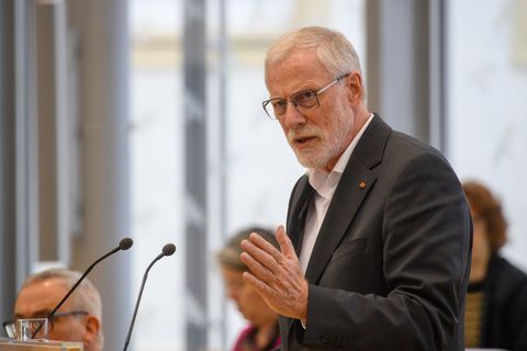 Rainer Robra betont die Bedeutug des Films "In die Sonne schauen", auch wenn er nicht für die Oscars ins Rennen geht. Foto: Klau