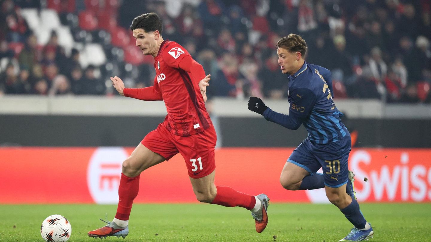Igor Matanovic (l.) gehörte zu den auffälligsten Freiburgern - und traf. Foto: Philipp von Ditfurth/dpa