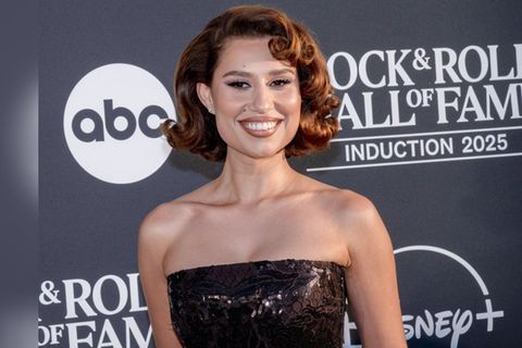 Sängerin RAYE veröffentlicht im März ihr zweites Album.