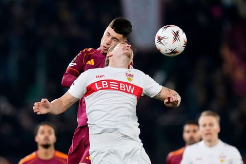 Vergeblich gestreckt: Stuttgarts Ramon Hendriks (vorn). Foto: Gregorio Borgia/AP/dpa