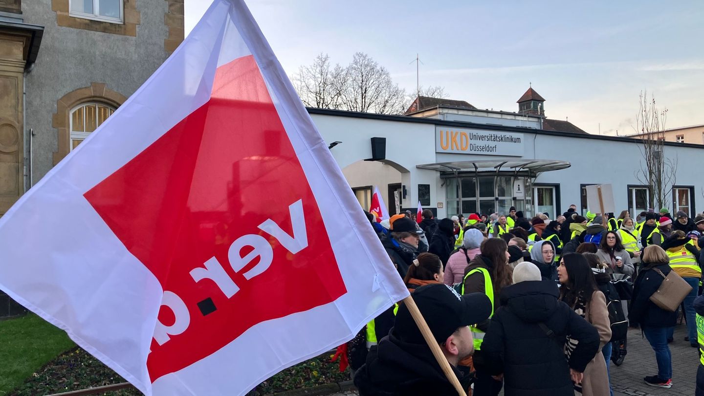 An sechs Unikliniken in NRW stehen zweitägige Warnstreiks an. (Archivbild) Foto: Volker Danisch/dpa