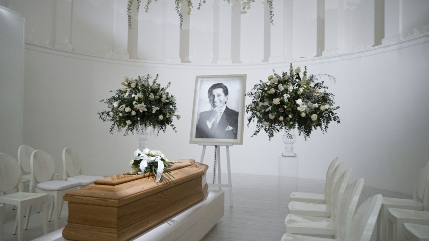 In Rom aufgebahrter Sarg von Valentino