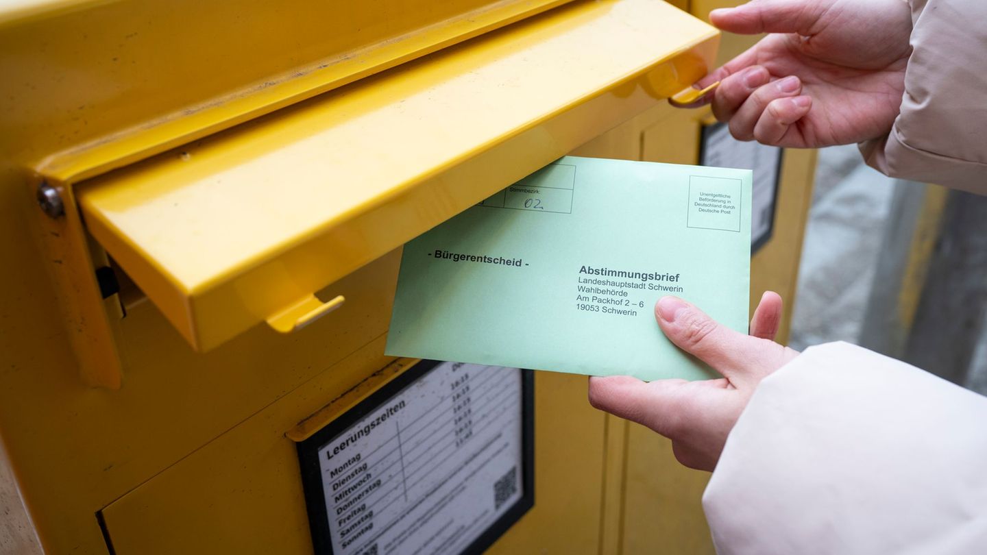 Am 25. Januar können die Menschen in Schwerin beim allerersten Bürgerentscheid der Stadt abstimmen. Foto: Philip Dulian/dpa