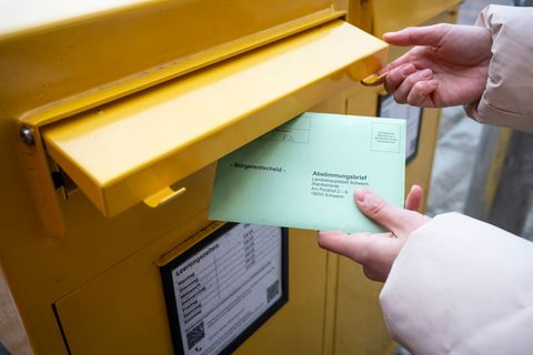 Am 25. Januar können die Menschen in Schwerin beim allerersten Bürgerentscheid der Stadt abstimmen. Foto: Philip Dulian/dpa