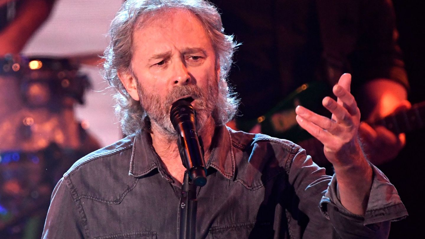 Schlagerstar Wolfgang Petry überrascht mit einer Single in Kölscher Mundart. (Archivfoto) Foto: Jens Meyer/AP/Pool/dpa